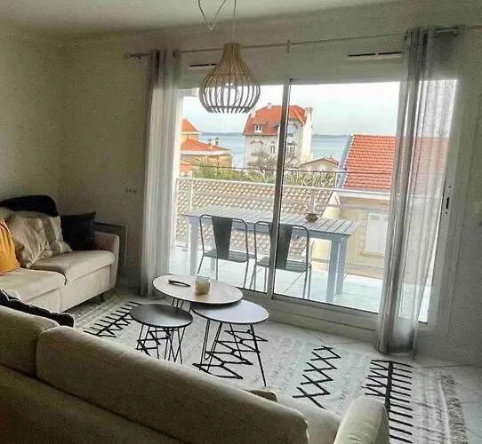 In Arcachon, Near The Appartement *