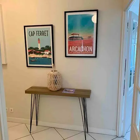 In Arcachon, Near The شقة *