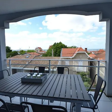 In Arcachon, Near The شقة